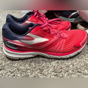 Brooks sneakers. Great condition. Smoke free size 10